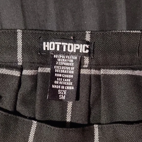 Hot Topic Black and White Plaid Skirt - Picture 3 of 3